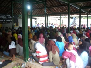 Pengajian di Balai Desa Balong Girisubo  Ahad-legi-balong-3